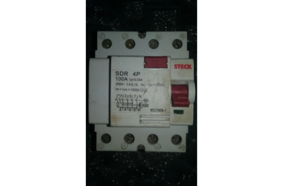 DISJUNTOR DIFERENCIAL TRIPOLAR STECK SDR 4P 100A