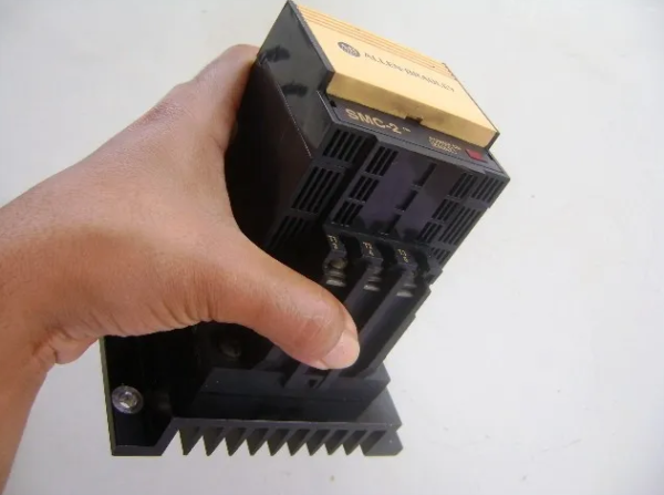 SOFT START ALENN-BRADLEY SMC-2 150-A05NB - Imagem 3