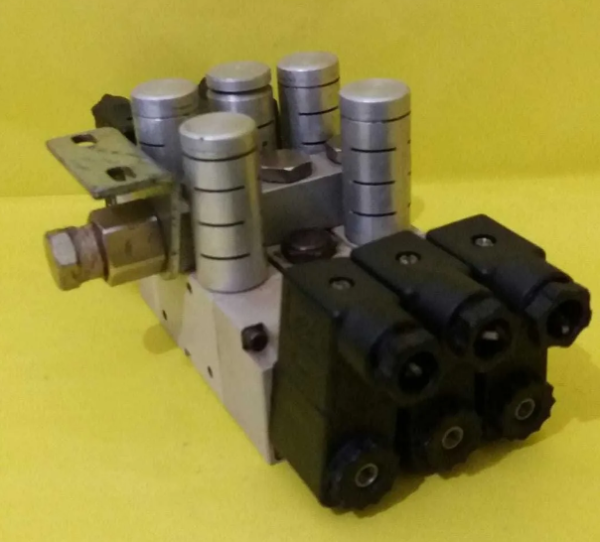 BLOCO DE VÁLVULAS PNEUMÁTICAS 5 VIAS C/3 VAL COMPLETA - Imagem 4
