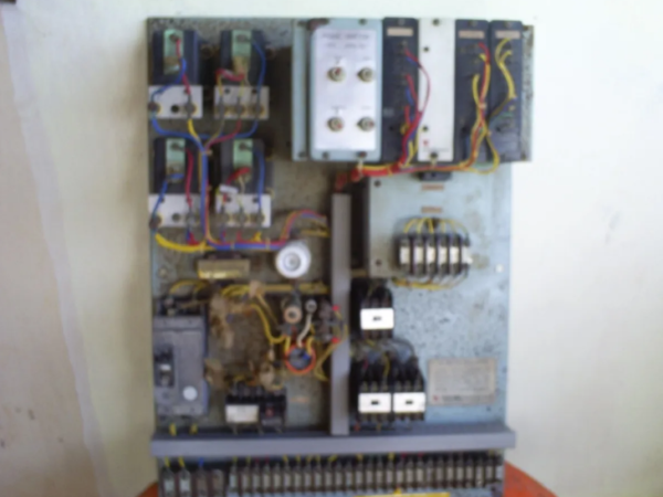 INVERSOR DE FREQUÊNCIA ANTIGO YASKAWA ANO 75