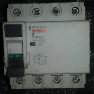 DISJUNTOR DIFERENCIAL TRIPOLAR MULT9-K08483 63A