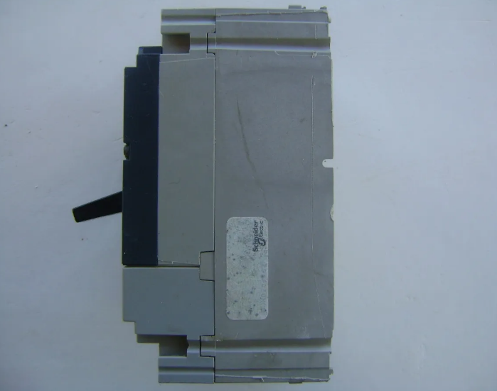 DISJUNTOR TERMOMAGNÉTICO MERLIN GERIN 200 A - Imagem 3