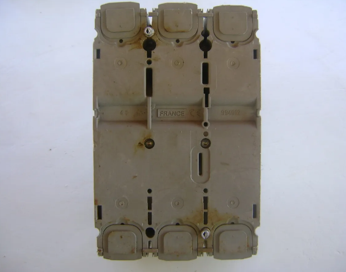 DISJUNTOR TERMOMAGNÉTICO MERLIN GERIN 200 A - Imagem 4