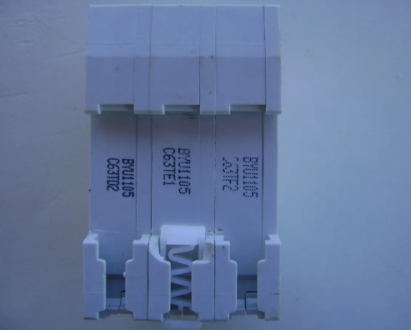 DISJUNTOR TERMOMAGNÉTICO SIEMENS NBR NM 60 898 - Imagem 4