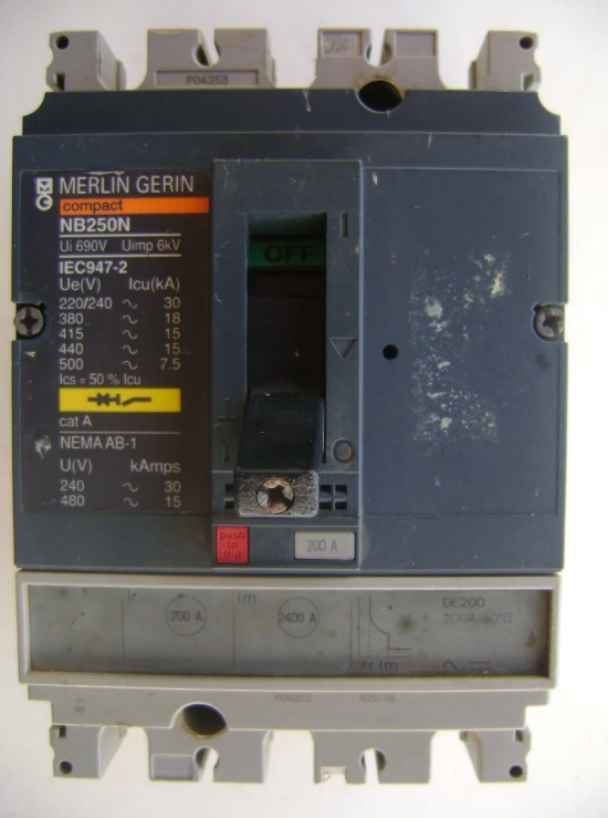 DISJUNTOR TERMOMAGNÉTICO MERLIN GERIN 200 A - Imagem 5