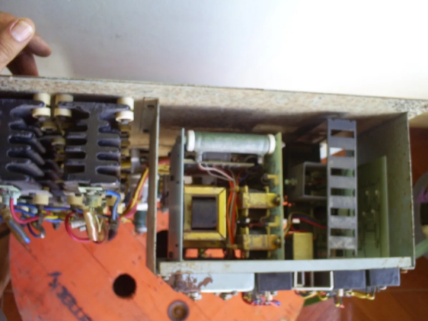 INVERSOR DE FREQUÊNCIA ANTIGO YASKAWA ANO 75 - Imagem 5