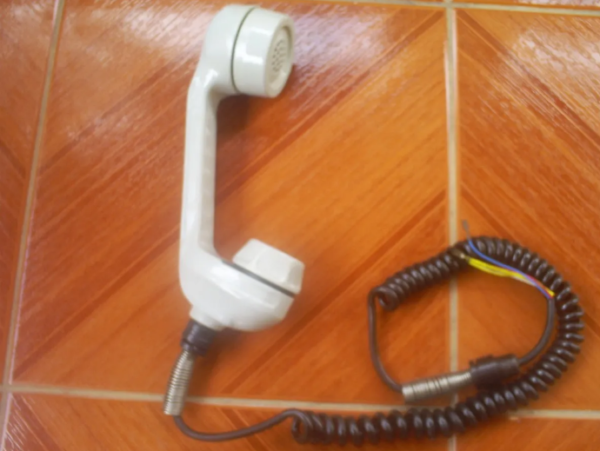 TELEFONE MONOFONE ANTIGO EM ALUMÍNIO, SEM USO