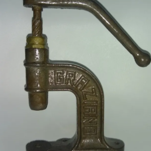 PRENSA PARA ILHÓS ANTIGA PARA DECORAÇÃO