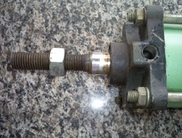 PISTÃO/ CILINDRO PNEUMÁTICO YHC CYLINDER 105-145 - Imagem 2