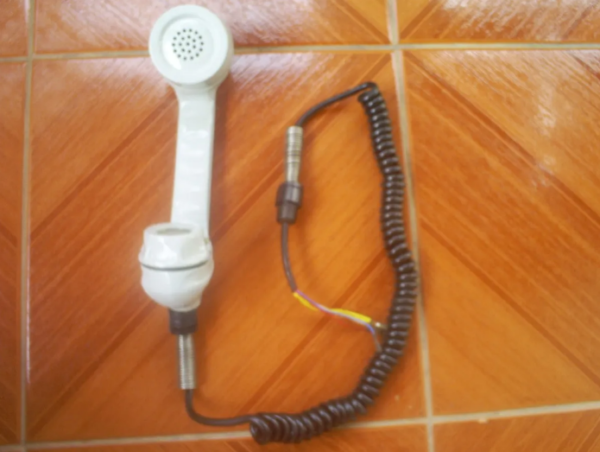 TELEFONE MONOFONE ANTIGO EM ALUMÍNIO, SEM USO - Imagem 2