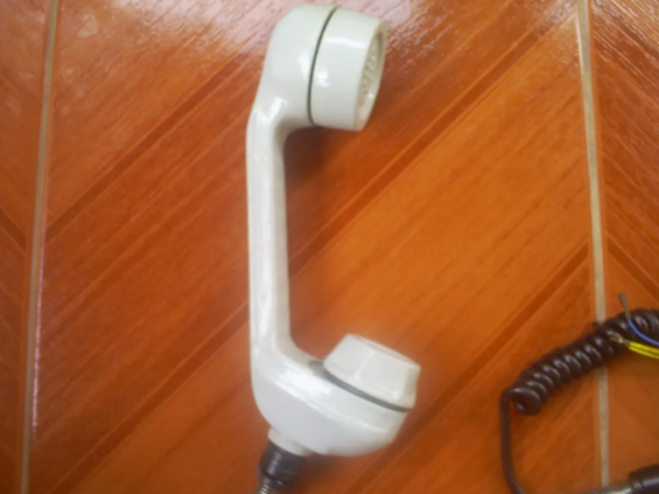 TELEFONE MONOFONE ANTIGO EM ALUMÍNIO, SEM USO - Imagem 4