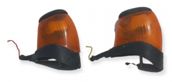 LANTERNA MERCEDES DIANTEIRA PISCA ALERTA 1113 1313 KIT 02 UN. - Imagem 3